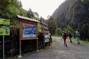 11 Partiamo dal parcheggio al curvone sopra Carona (1180 m circa) 